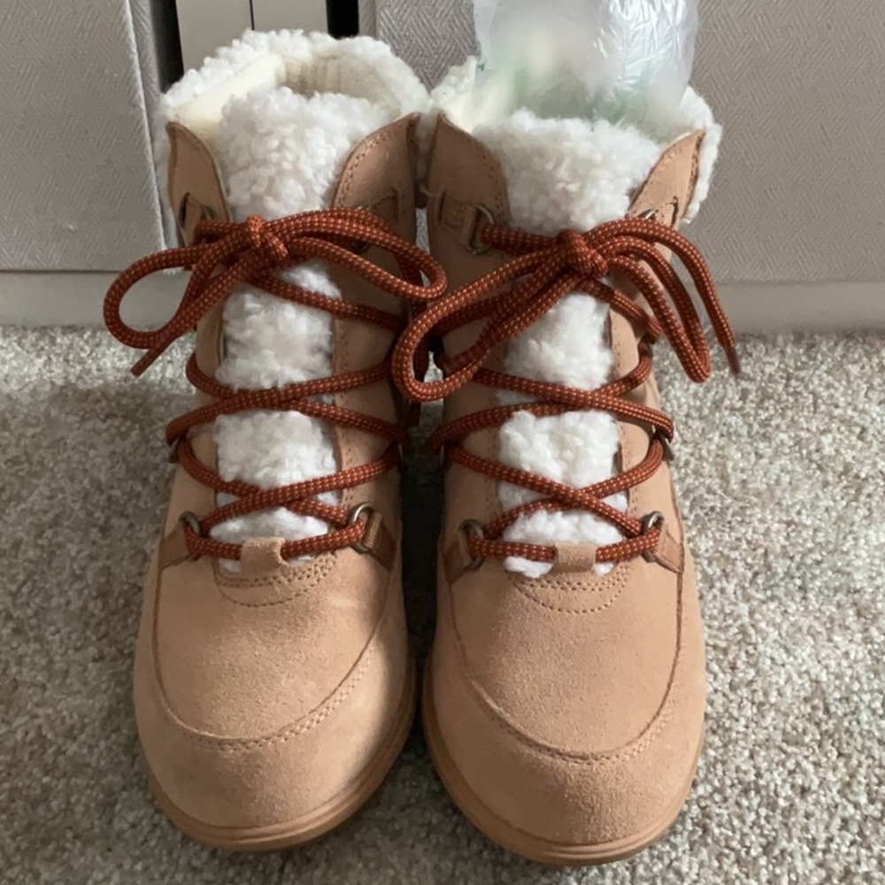 EUC Women’s Sorel wedge ankle boot size 10